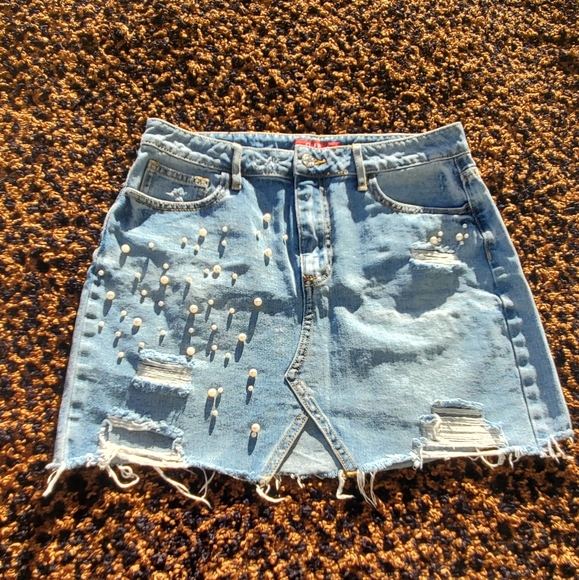 GUESS - PEARED DISTRESS JEAN SKIRT - Picture 2 of 10